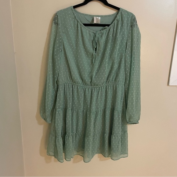 DIVIDED H&M, Plumeti Chiffon Dress, in Light Green, Size L - Picture 4 of 11